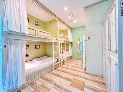 Posto letto in camerata mista da 6 posti con bagno in comune — The Luna